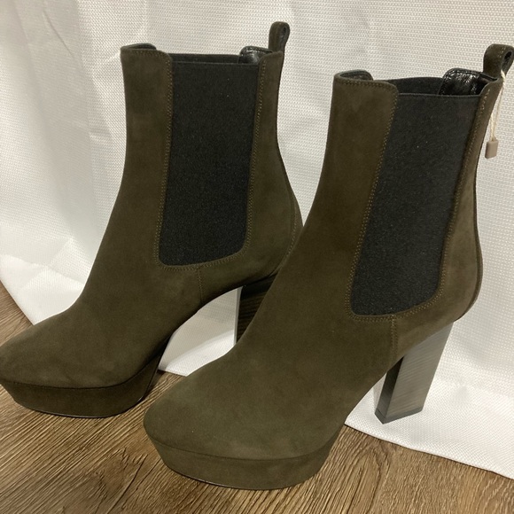 **BRAND NEW** SAINT LAURENT YSL GREEN OLIVE BOOTS - Picture 2 of 7